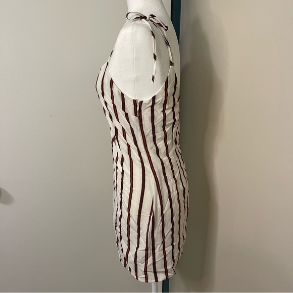 SUPERDOWN Delilah keyhole tie dress - Picture 6 of 7